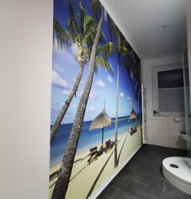 Badezimmer Renovierung Fototapete in Strandlook und neuer Fußboden